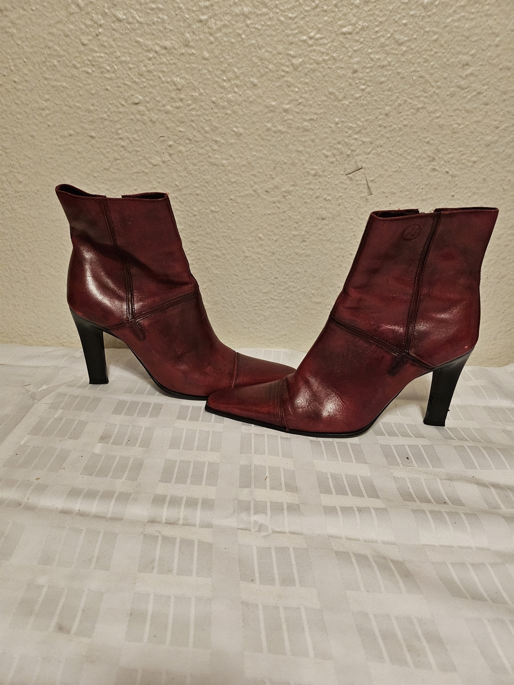 Bronx Burgundy Leather Pointed Ankle Booties